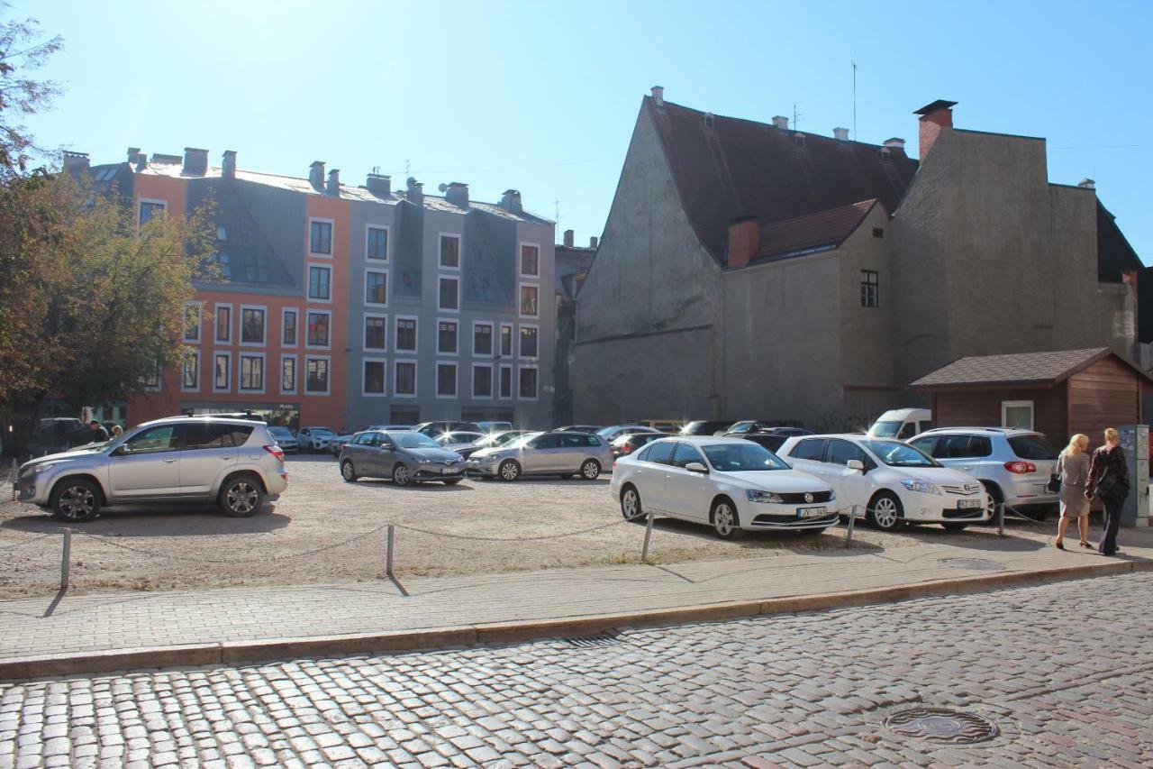 Three-Bedroom Apartment On Peldu 19 Riga Exterior foto