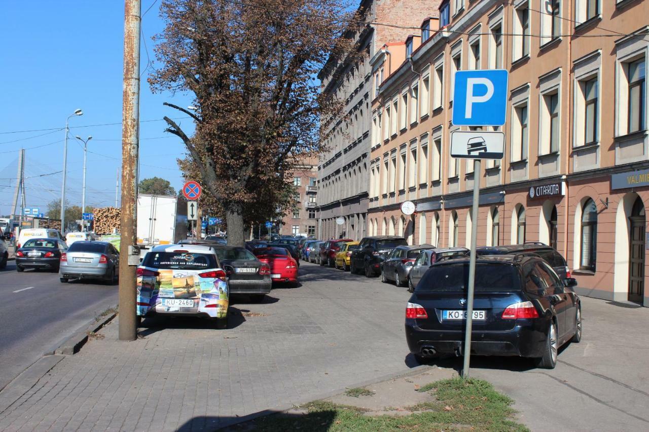 Three-Bedroom Apartment On Peldu 19 Riga Exterior foto